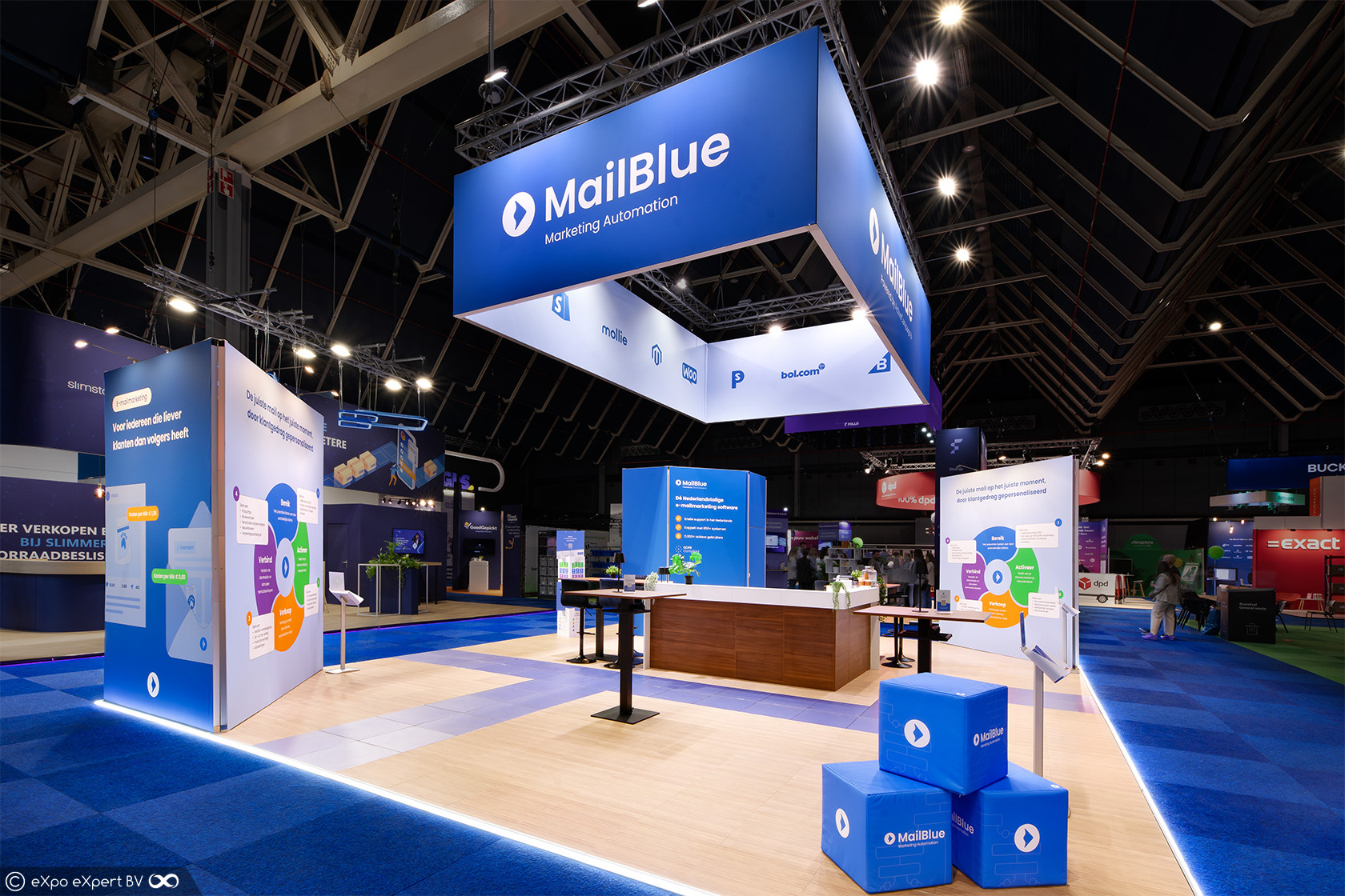 Realisierter Messestand auf einem modularen Stand-On Boden